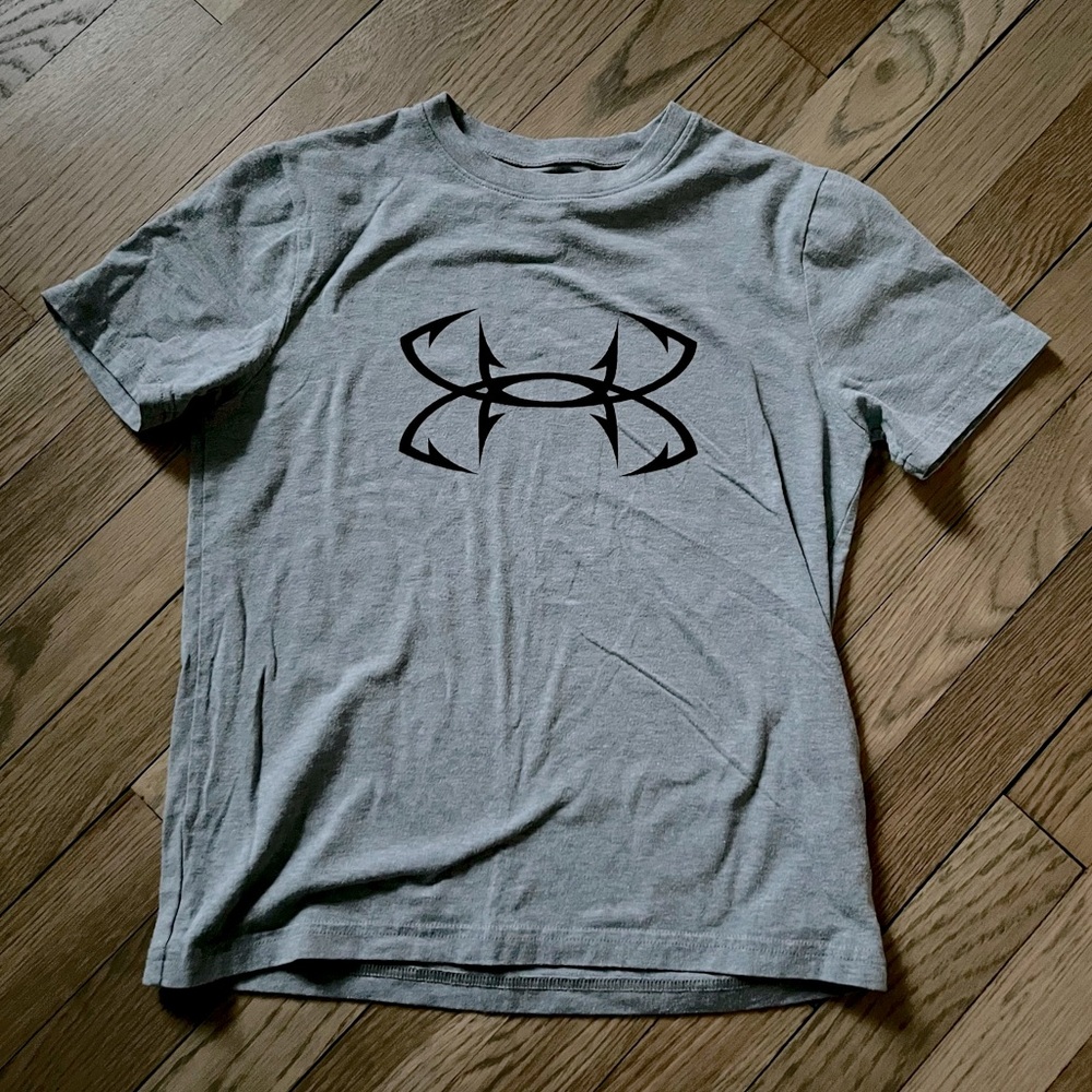 Under Armour Boys UA Fish Hook Logo Tee True Gray Heather/Artillery Green SM (8)